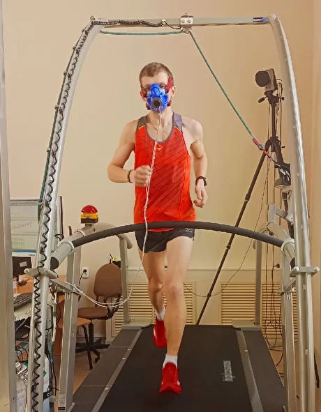 спортсмен на испытательном стенде